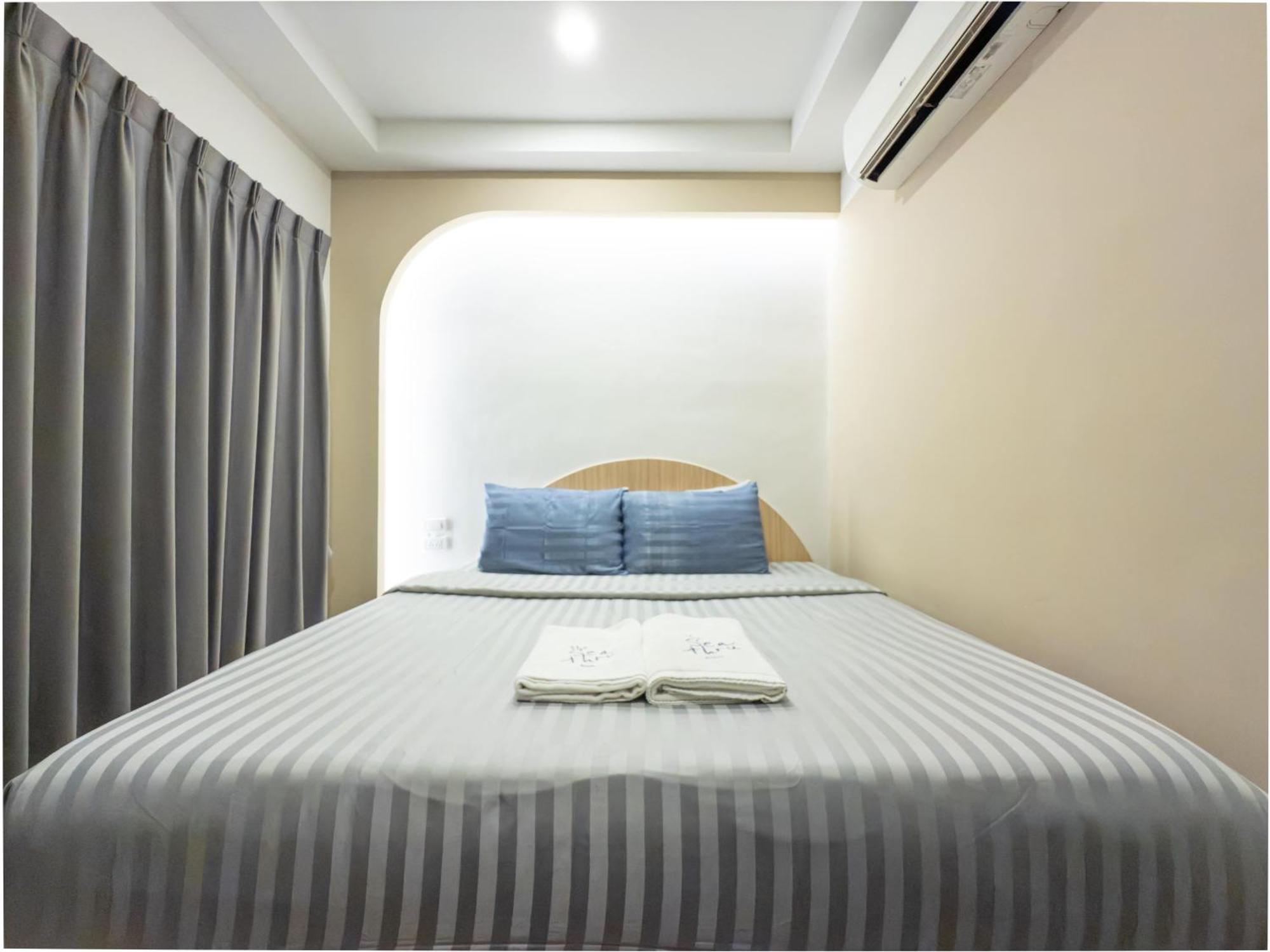 The Seathru Koh Larn Hotel Pattaya Exterior photo