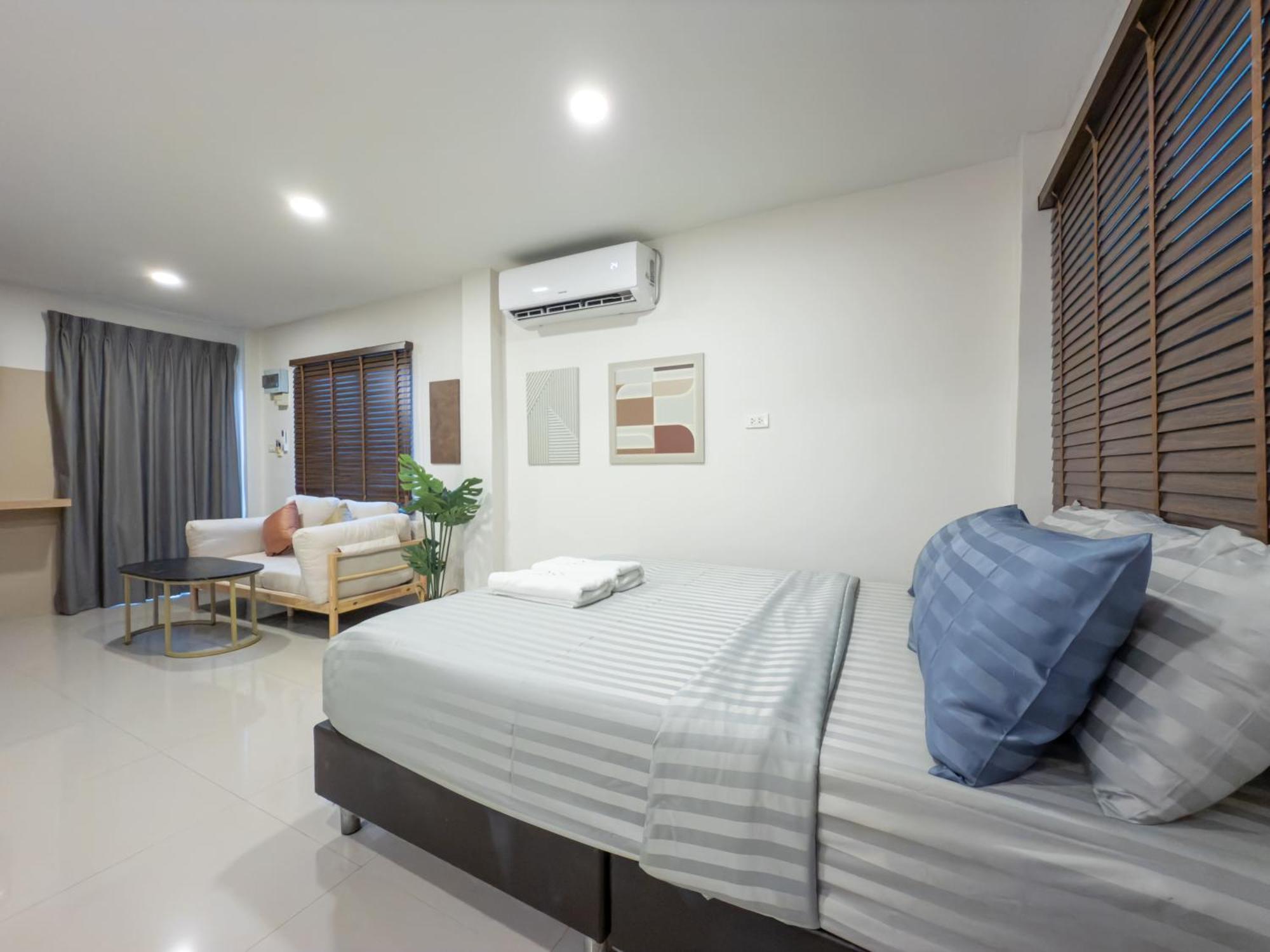 The Seathru Koh Larn Hotel Pattaya Exterior photo