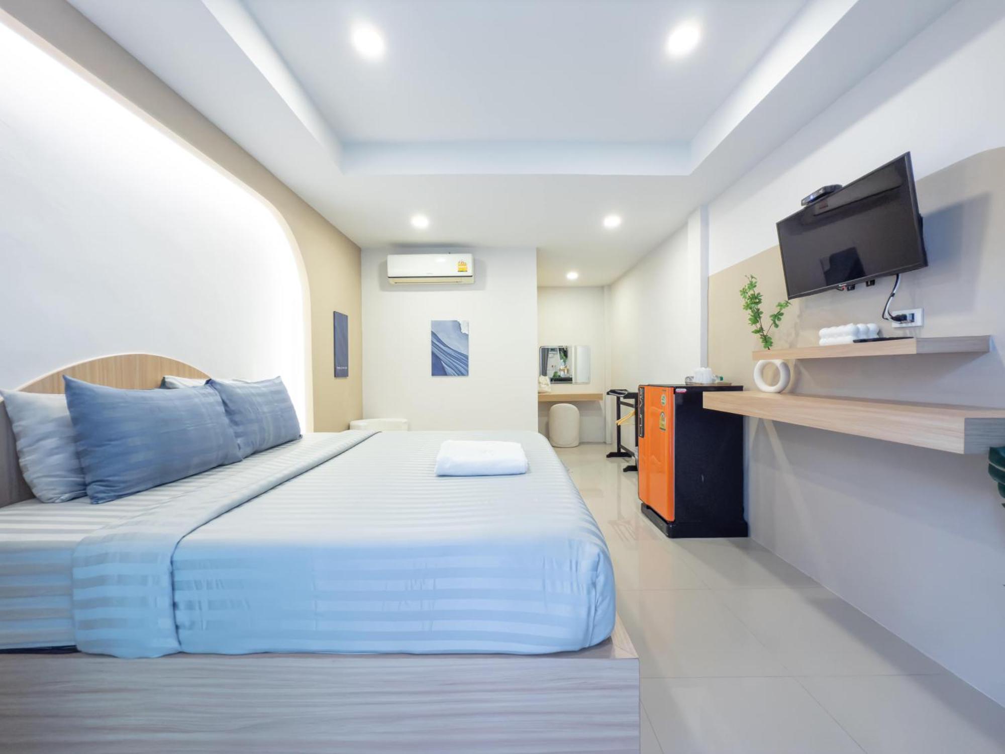 The Seathru Koh Larn Hotel Pattaya Exterior photo