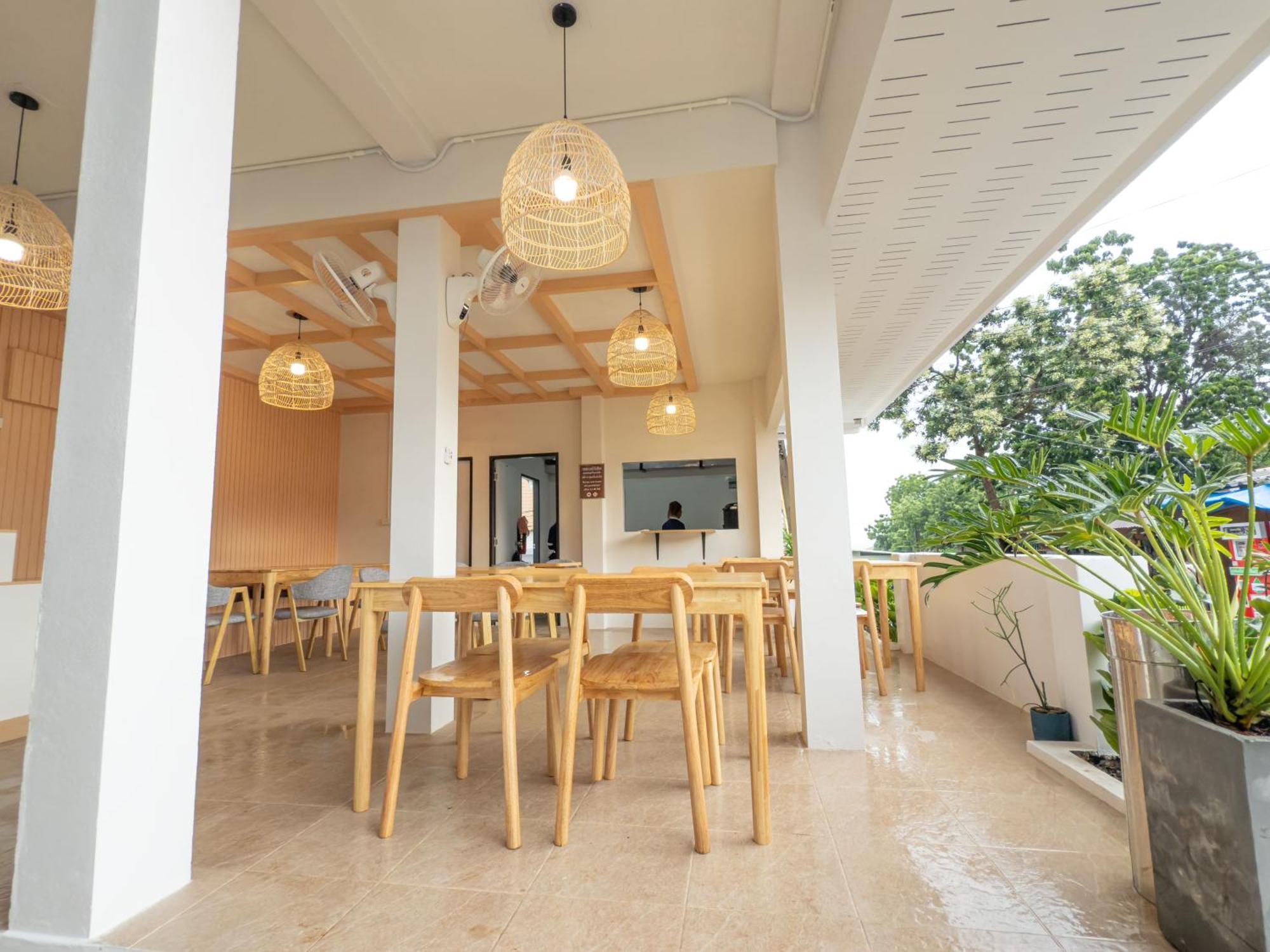 The Seathru Koh Larn Hotel Pattaya Exterior photo