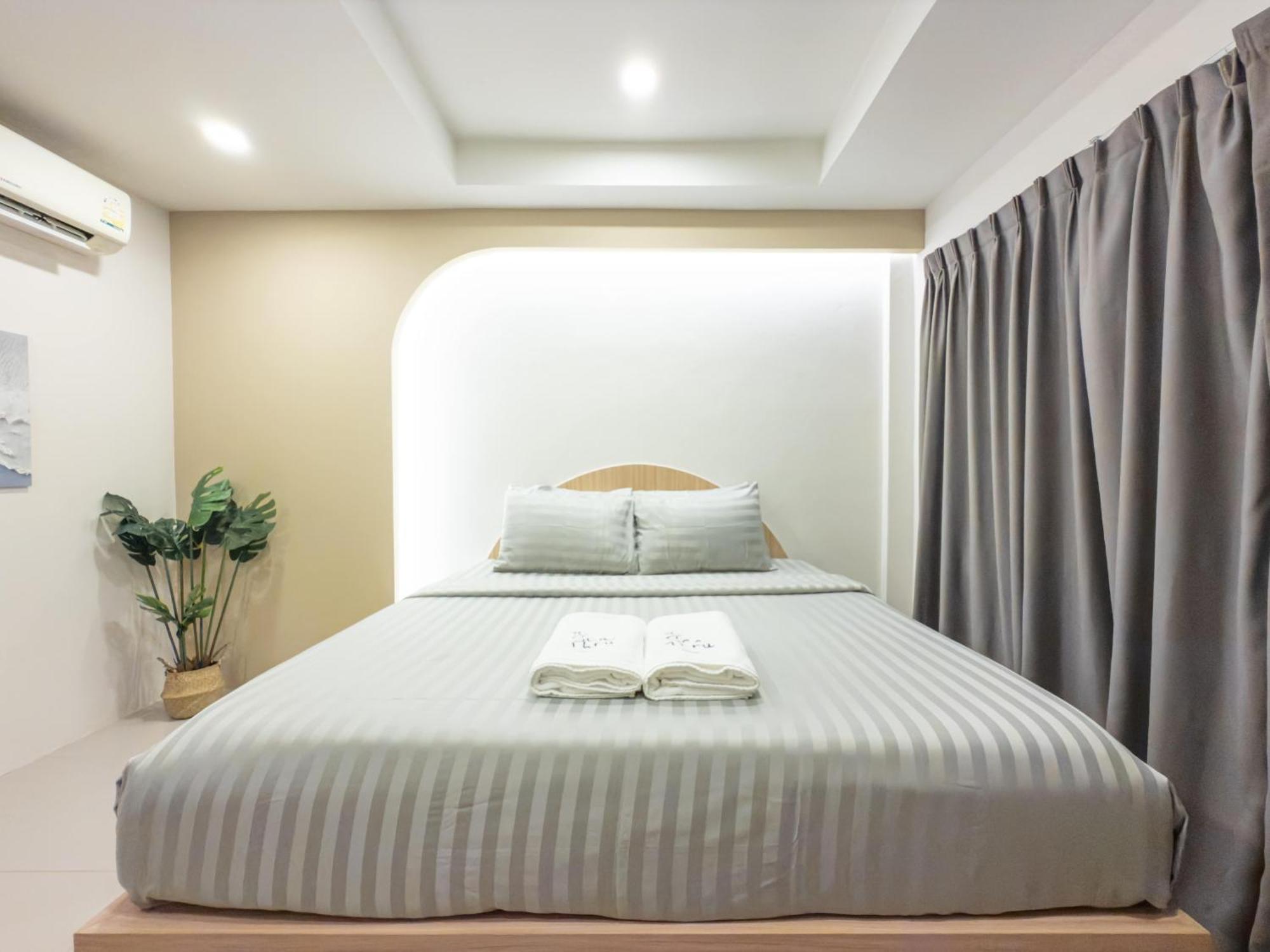 The Seathru Koh Larn Hotel Pattaya Exterior photo