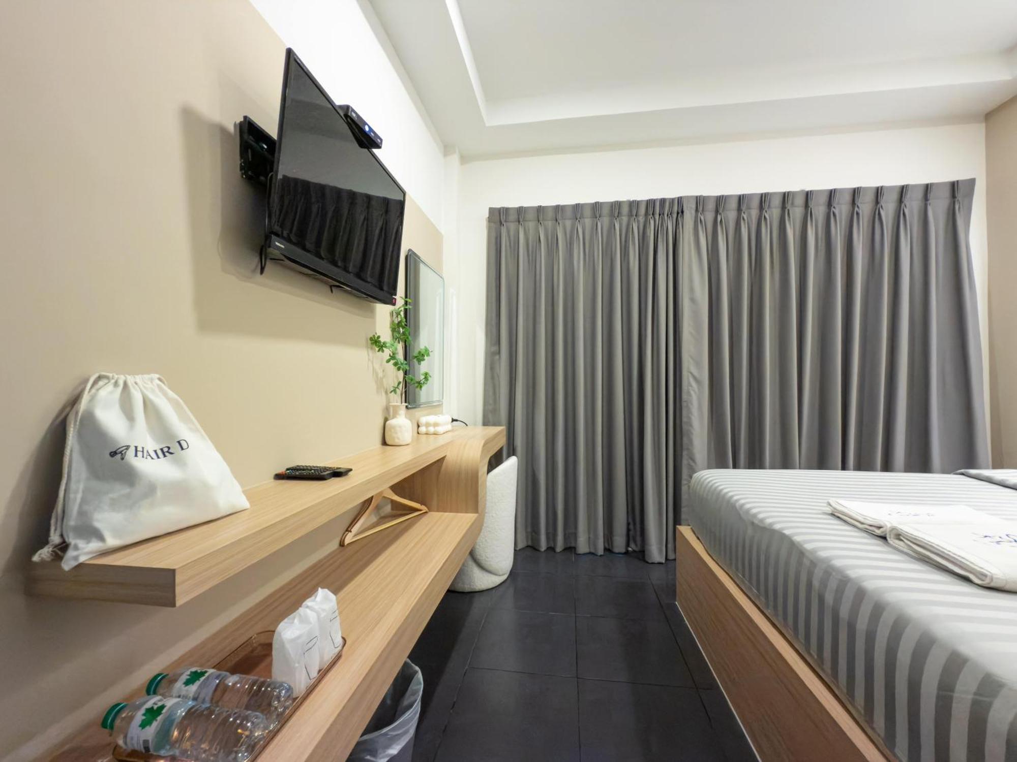 The Seathru Koh Larn Hotel Pattaya Exterior photo