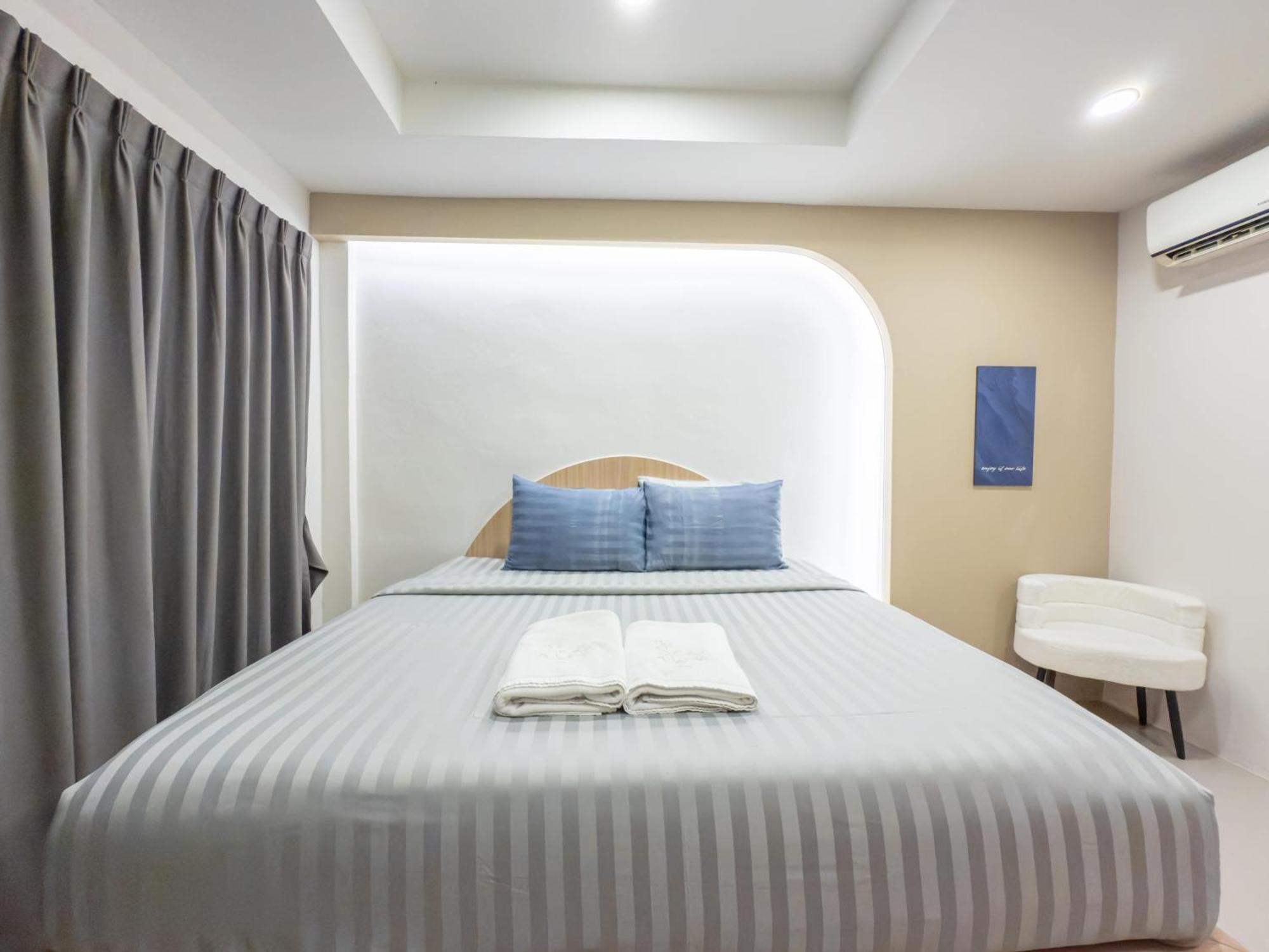 The Seathru Koh Larn Hotel Pattaya Exterior photo