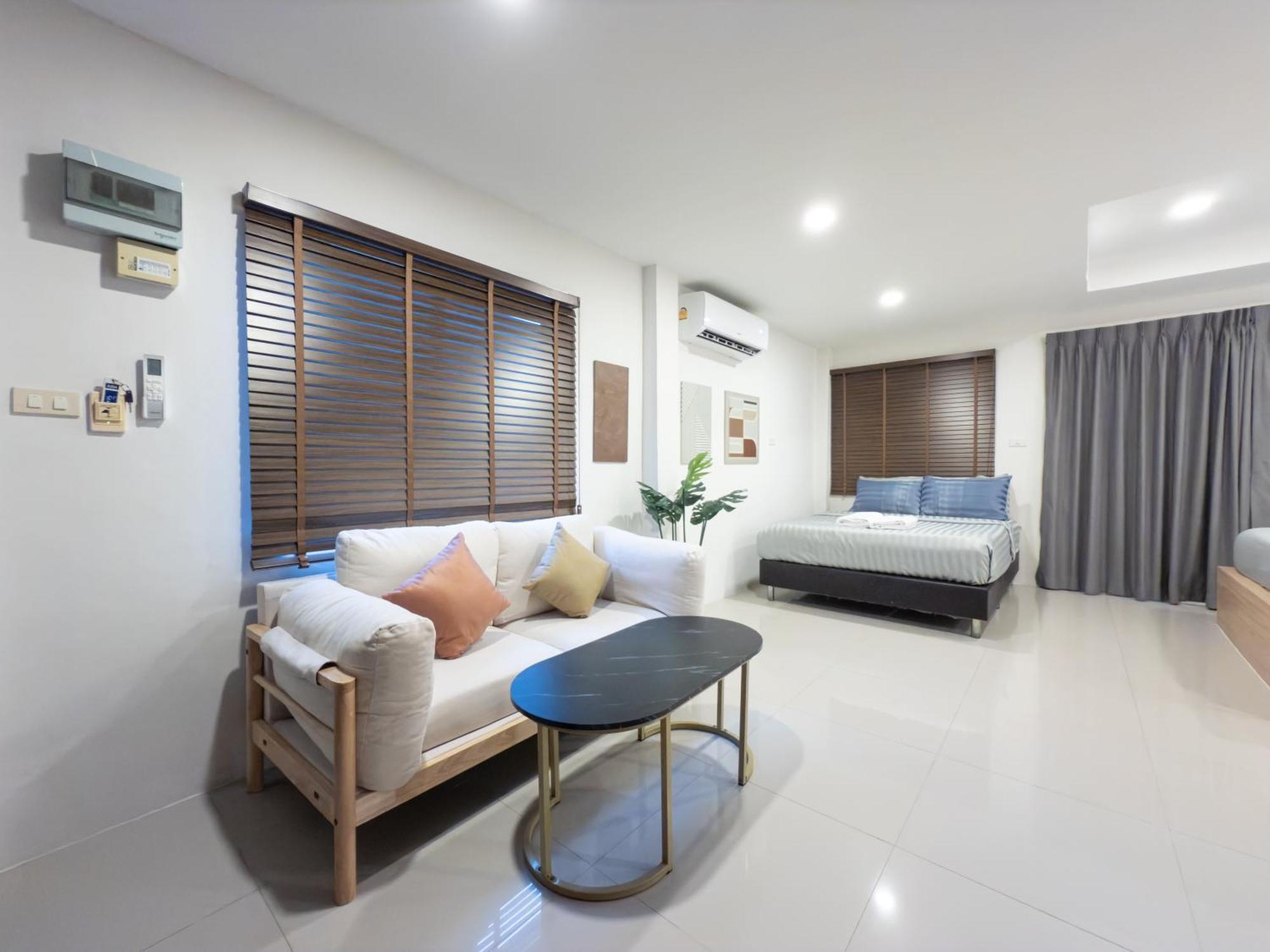 The Seathru Koh Larn Hotel Pattaya Exterior photo